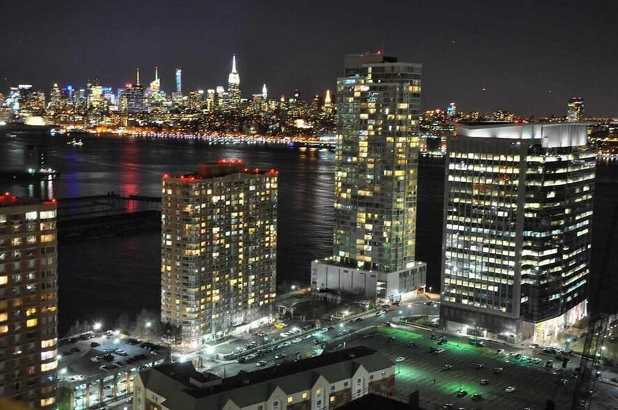 Building Photo - 88 Morgan St