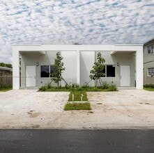 Building Photo - 817 NW 7th Ave