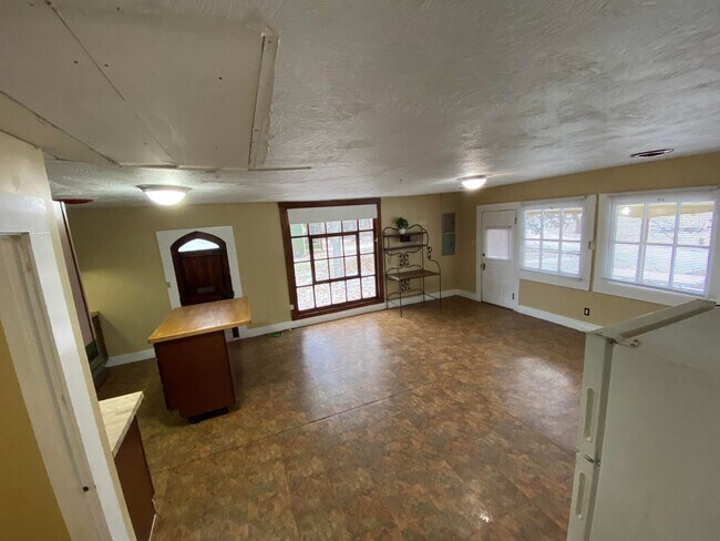 Building Photo - Grand-2902E