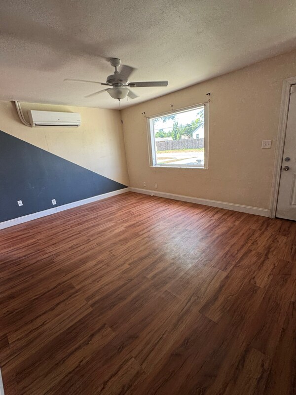 Building Photo - 4613 SW 16th Ave