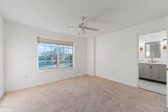 Building Photo - 500 Hidden Hollow Dr