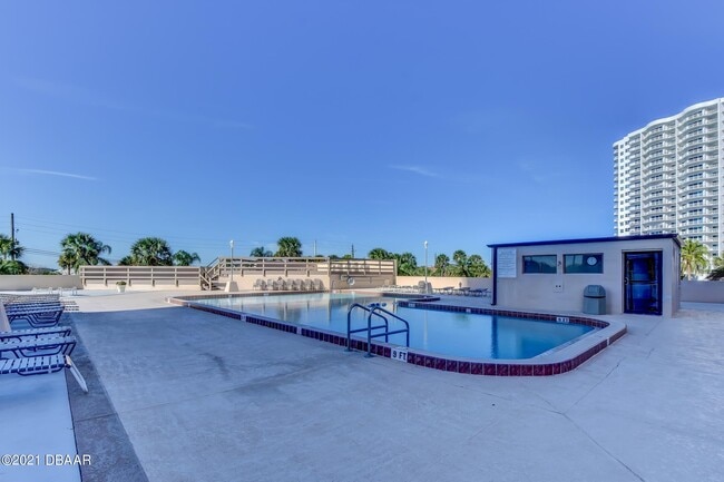 Building Photo - 1 Oceans W Blvd