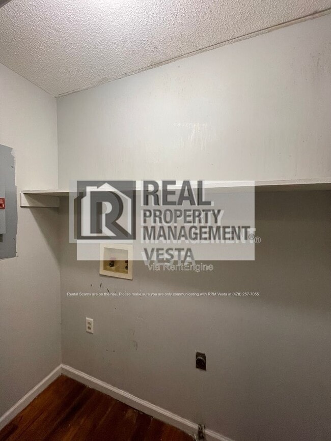 Building Photo - 307 Fox Tail Dr