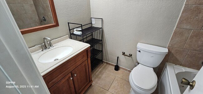 Building Photo - HILLCREST - SAN DIEGO - Nice 2 Bedroom / 2...