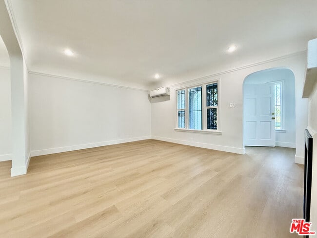 Building Photo - 1221 West Blvd