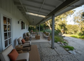 Building Photo - 384 Crazy Horse Canyon Rd