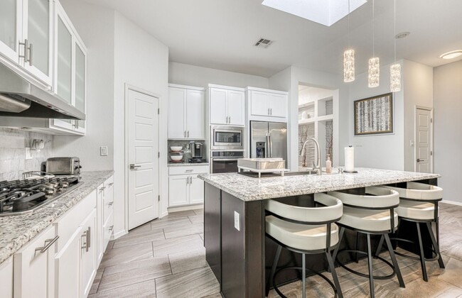 Building Photo - We have a beautiful home fully furnished with 3 bedroom-2 baths plus theater room (or a 4 bed room)