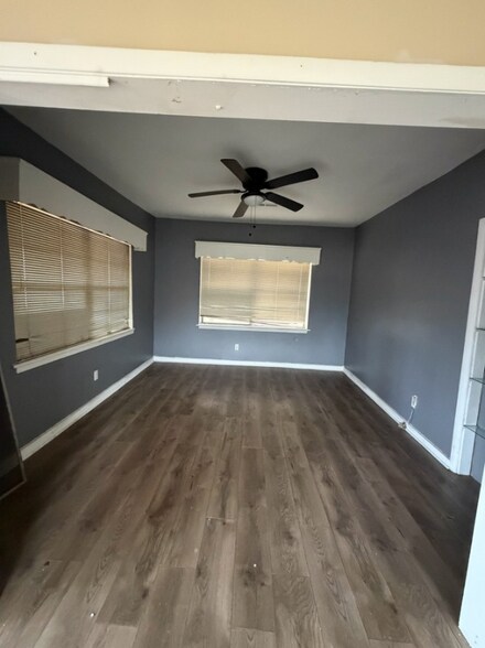 Building Photo - 12 4th Ave S