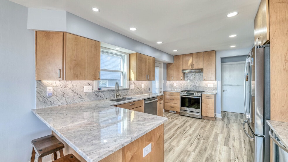 Building Photo - 108 S Newark Ave