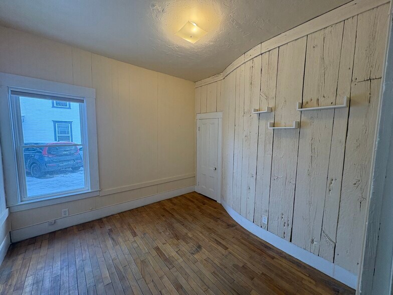 Building Photo - 165 Church St