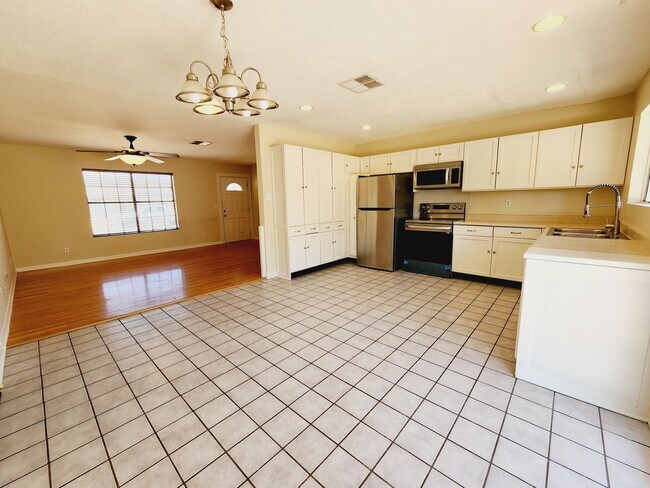 Building Photo - 3 Bedroom Close to Intel, Kyrene Schools!