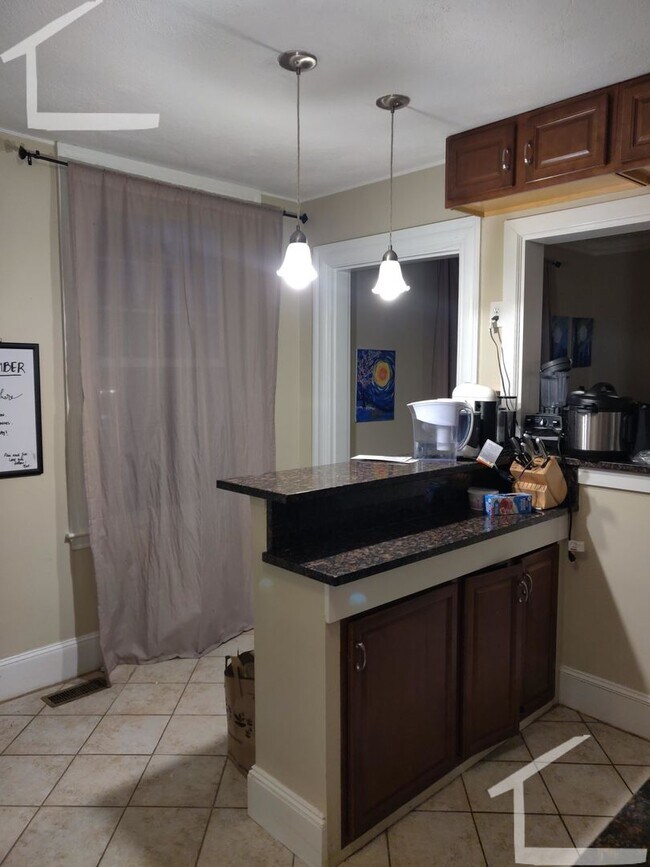 Building Photo - Check out this 4 bed 2 bath listing in Newton...