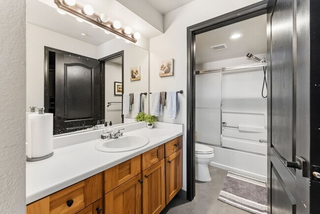 Building Photo - Furnished 2BR/2BA Breckenridge Condo | Garage, Fireplace & Hot Tubs | Available Oct. 1