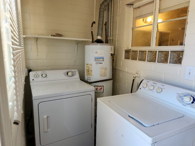 Building Photo - 2140 N Forgeus Ave