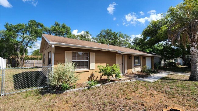 Building Photo - 4518 Yorkshire Ave