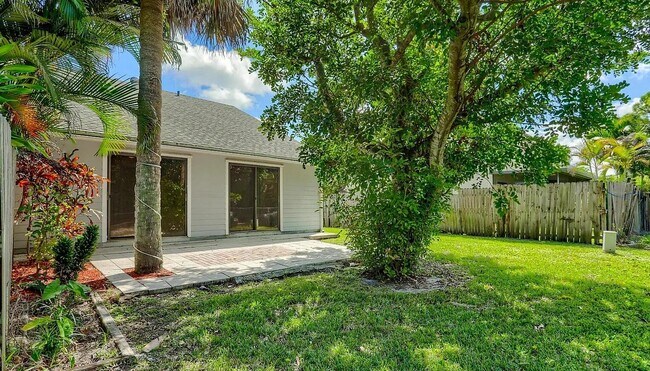 Building Photo - 9258 Green Meadows Way