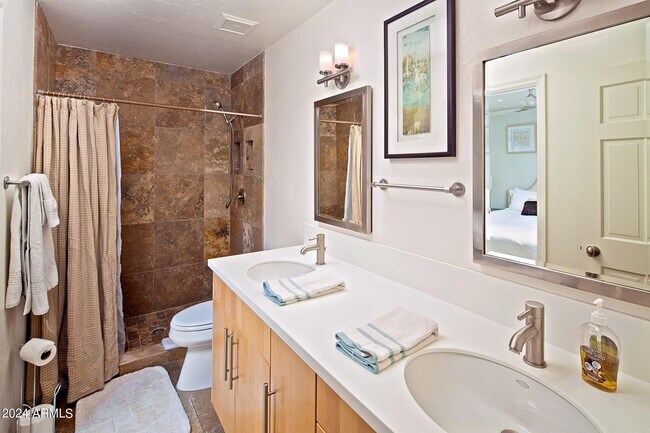 Building Photo - 4539 E Karen Dr