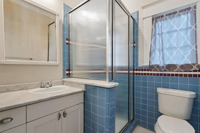 Building Photo - Exclusive New 4 Bed Remodeled with huge ba...