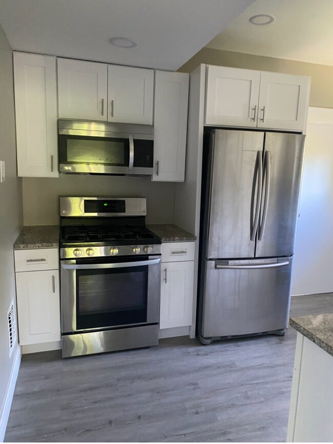 Building Photo - 1683 Colonial Dr