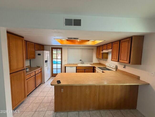 Building Photo - 16015 N 47th Dr