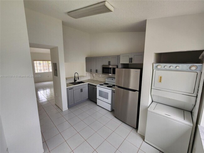 Building Photo - 6465 SW 130th Pl