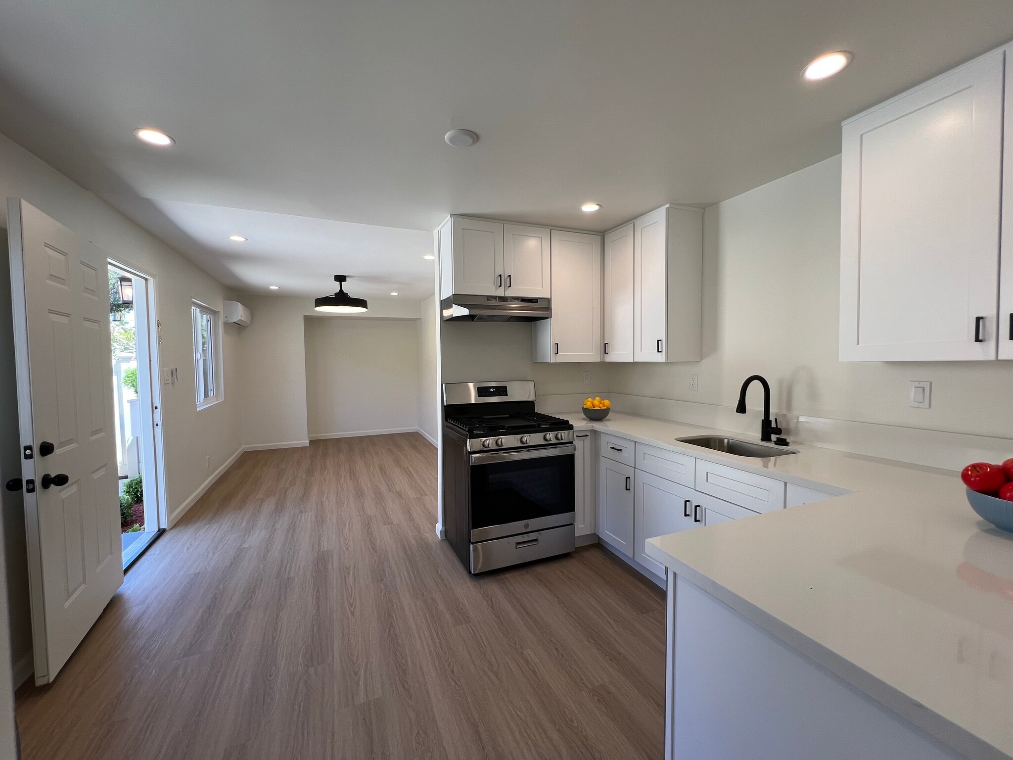 New Stainless Steel Kitchen - 8932 Krueger St