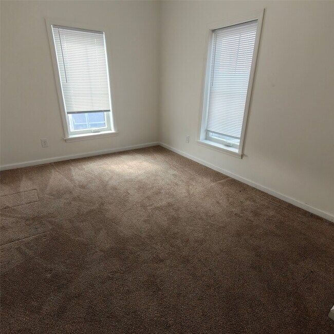 Building Photo - 145 Floral Ave