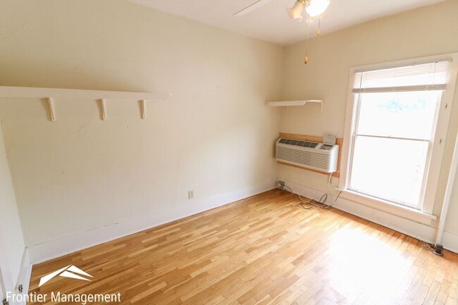 Building Photo - 412 N 11th St