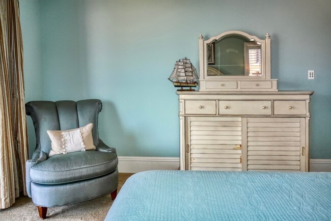 Building Photo - 1363 Oceanview Dr