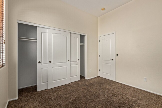 Building Photo - 3 Bedroom with Den in Chandler