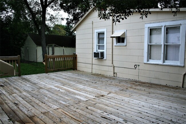 Building Photo - 6622 Church St