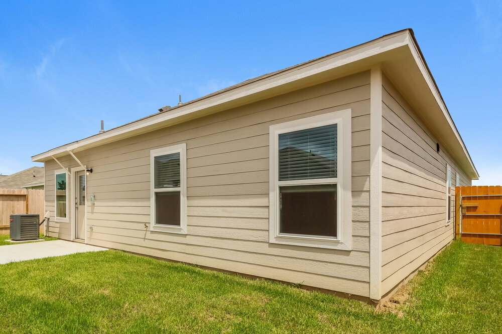 Building Photo - 15667 Plum Brk Dr