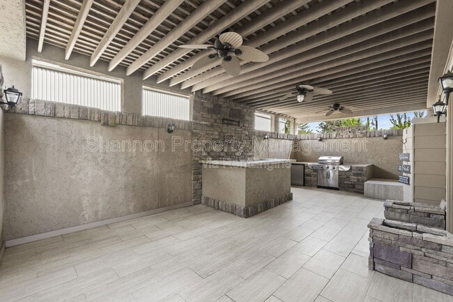 Building Photo - 2919 Royal Oaks Grove