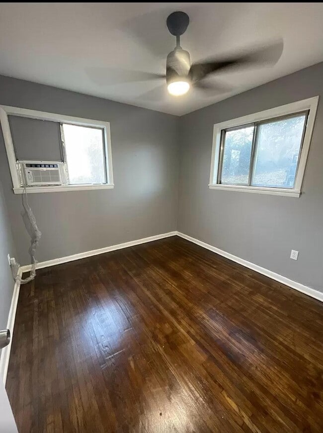 Building Photo - 727 Silver St