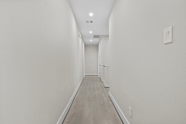 Building Photo - 861 Prosper St