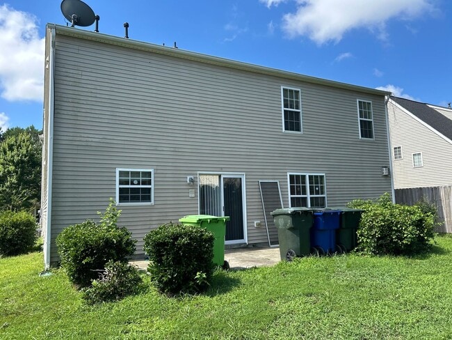 Building Photo - Spacious 3 Bed | 2.5 Bath House in Raleigh