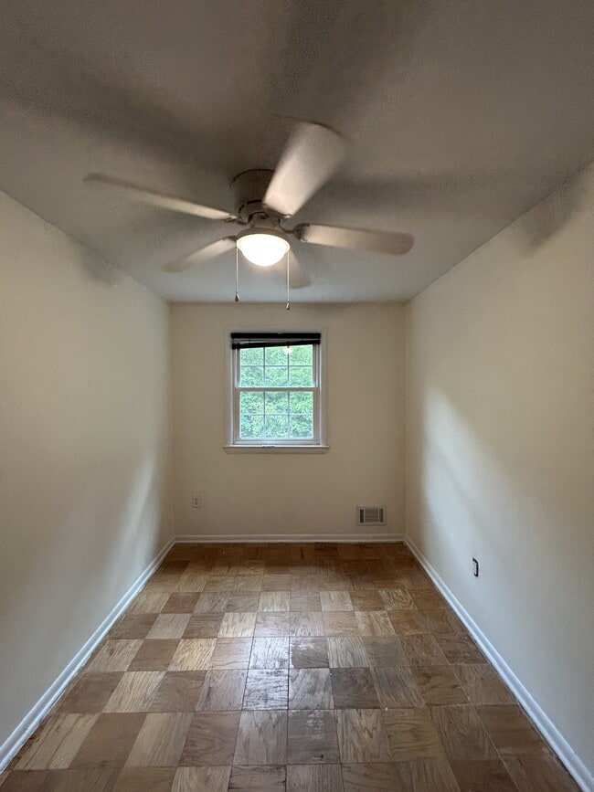 Building Photo - 6537 Beechwood Dr