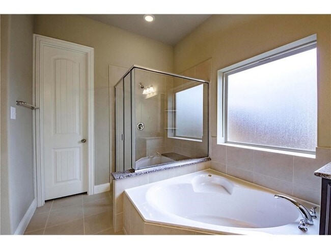 Building Photo - 10671 Villanova Dr