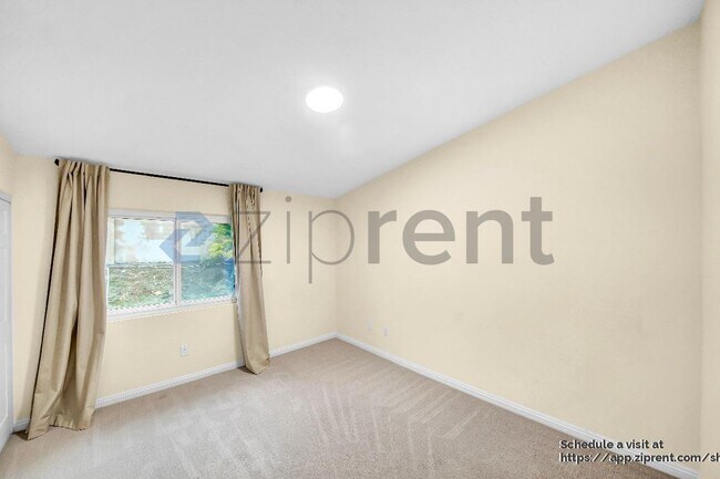 Building Photo - 19872 Sunset Vista Rd