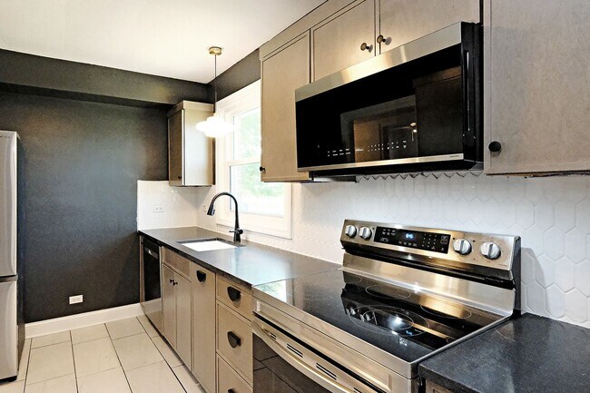Building Photo - Recently Updated Home Near Downtown Crozet