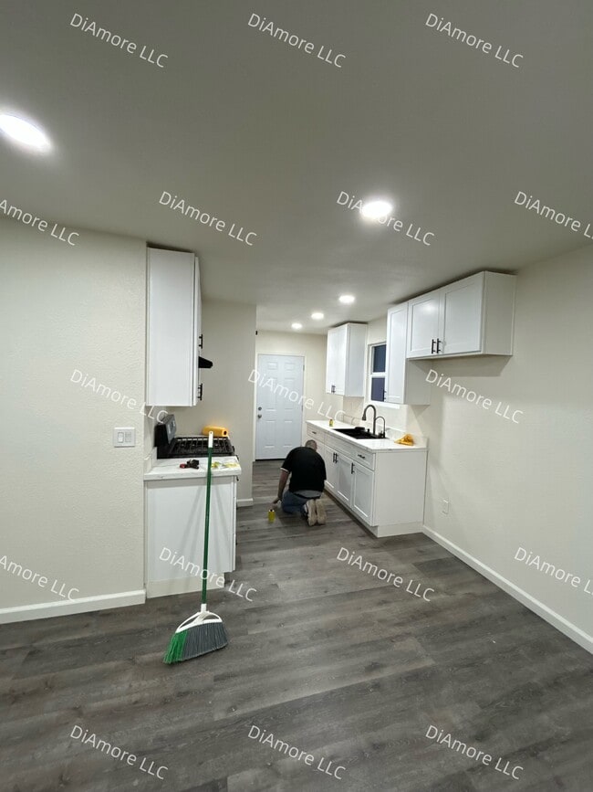 Building Photo - 212 High St