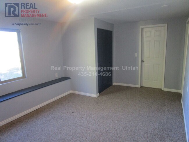 Building Photo - Beautiful 6 bedroom, 3 Bath, 3 Car Garage ...