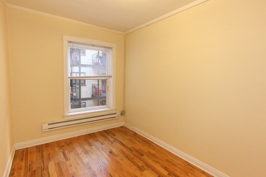 Building Photo - 457 W Melrose