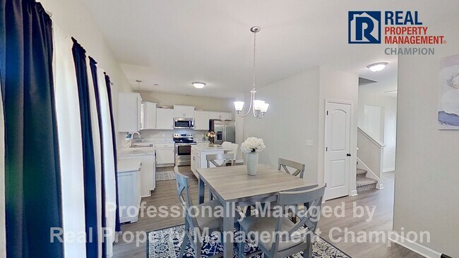 Building Photo - Spacious 3 BD/2.5 BA Home with Office Feat...