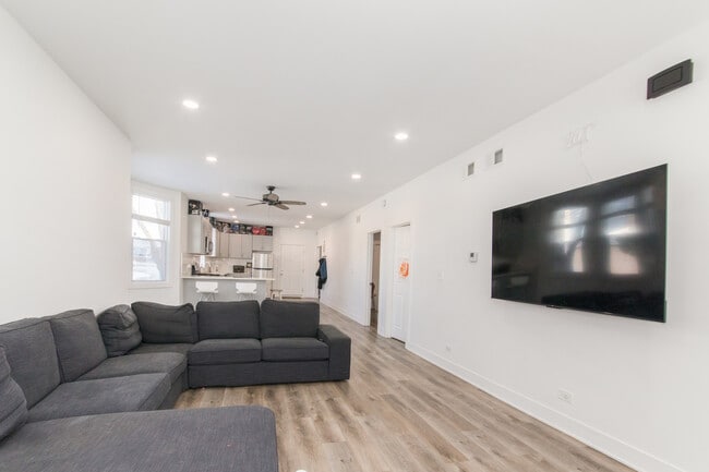 Building Photo - 4055 Prairie Ave