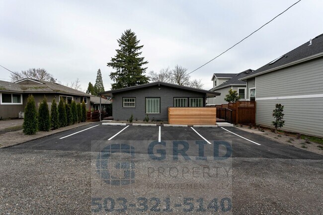 Building Photo - Gorgeous 2 Bedroom Home Available in Lake ...