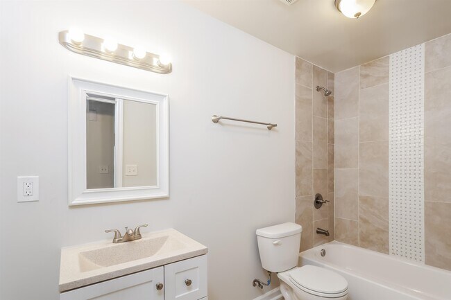 Building Photo - 6923 Parkbrook Ln