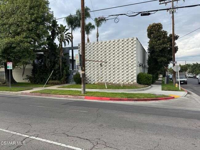 Building Photo - 13507 Victory Blvd