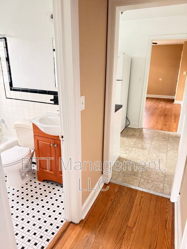 Building Photo - 8401 Greenwood Ave