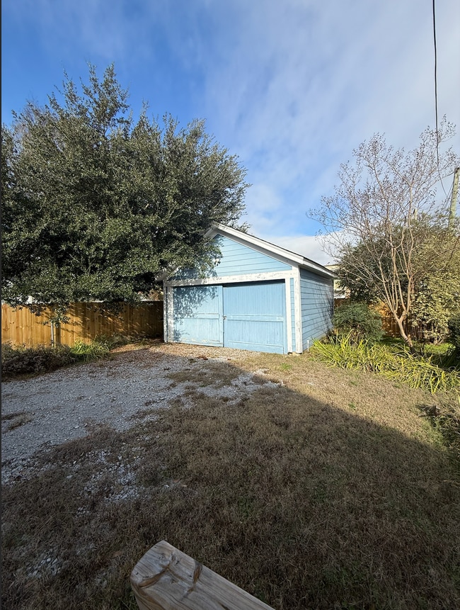 Building Photo - 1119 College St